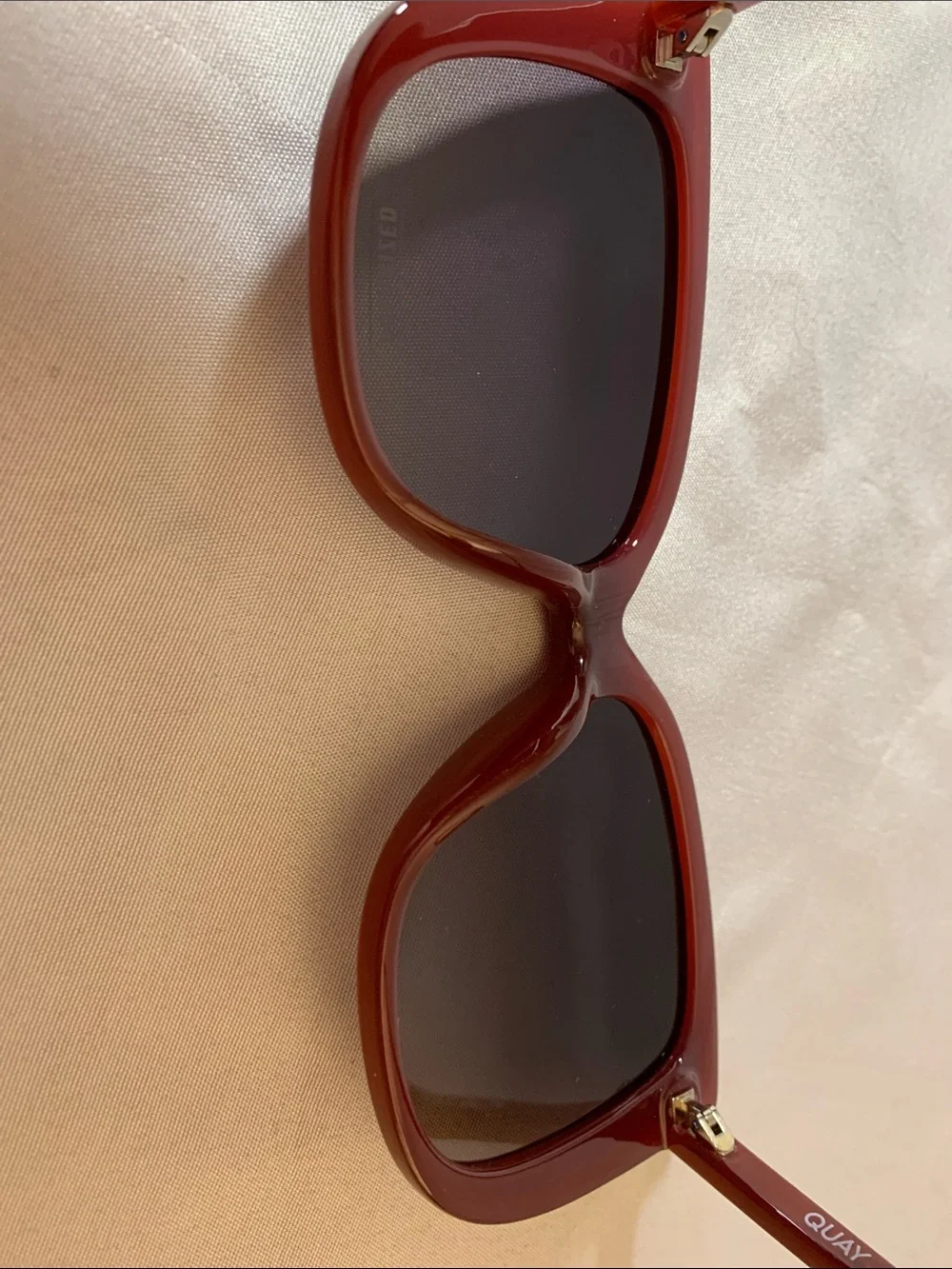 NEW Quay Australia Polarized Ever After125 Burgundy Frame Sunglasses Dark Lenses